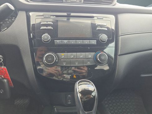Used 2017 Nissan Rogue S w/ Appearance Package image 22