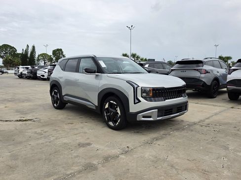 New 2027 Kia Seltos S FWD image 2
