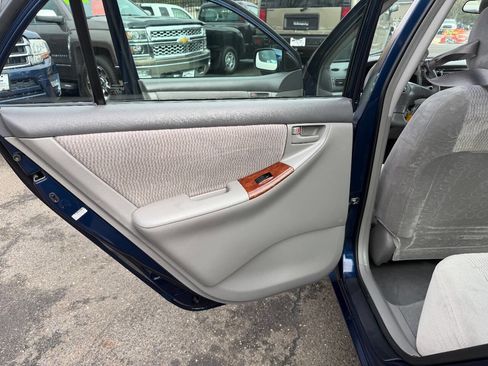 Used 2005 Toyota Corolla LE image 19