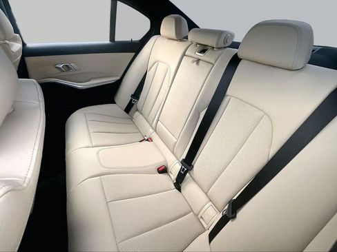 Used 2025 BMW 330i Sedan w/ Premium Package RWD image 19