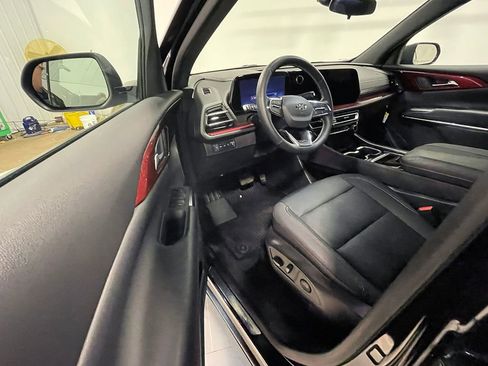 Used 2025 Chevrolet Traverse Z71 image 21