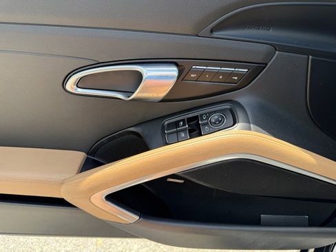 Used 2018 Porsche 718 Boxster RWD image 23