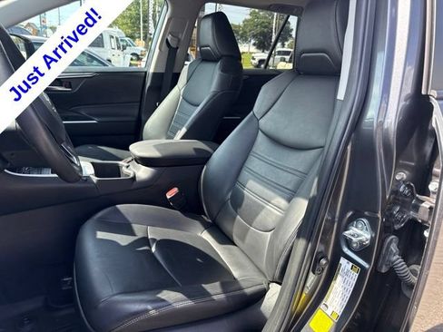 Used 2022 Toyota RAV4 XLE Premium FWD image 9