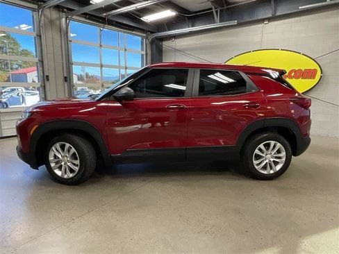 Used 2021 Chevrolet TrailBlazer LS image 2