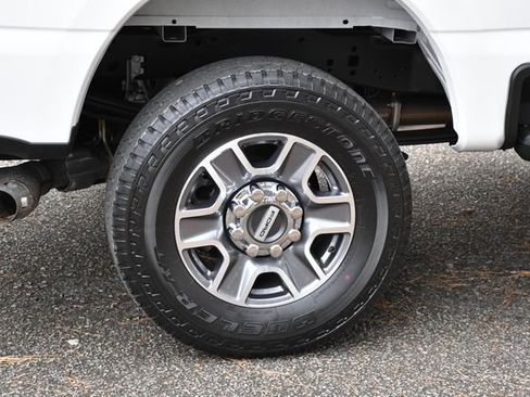 Used 2025 Ford F250 Lariat w/ FX4 Off-Road Package image 15