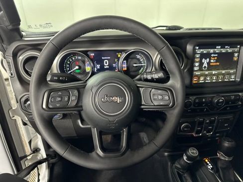 Used 2023 Jeep Wrangler Unlimited w/ Sun & Screen Package image 14