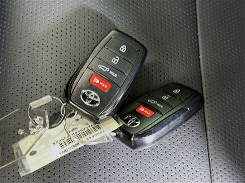 Certified 2024 Toyota Sequoia Platinum image 35