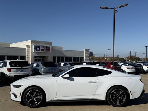 Certified 2025 Ford Mustang Coupe image 3