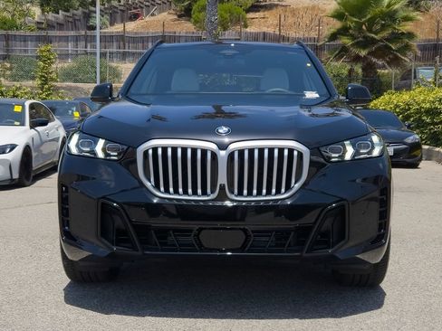 New 2026 BMW X5 xDrive40i w/ M Sport Package AWD/4WD image 2