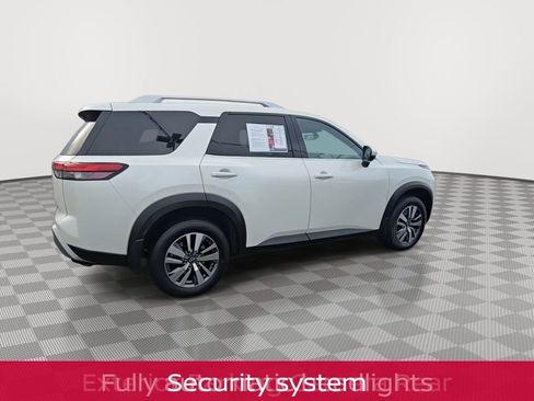 Used 2022 Nissan Pathfinder SL image 11