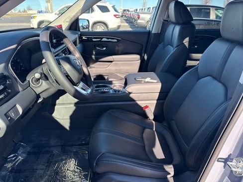 New 2025 Honda Pilot Touring image 9