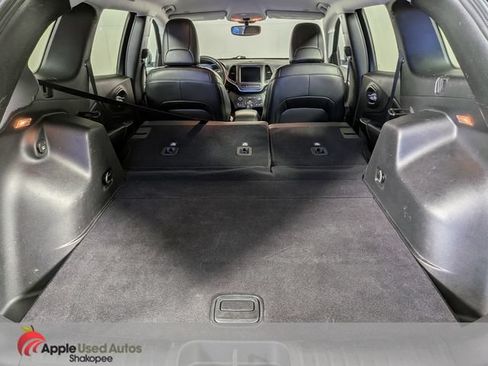 Used 2019 Jeep Cherokee Trailhawk w/ Cold Weather Group AWD/4WD image 11