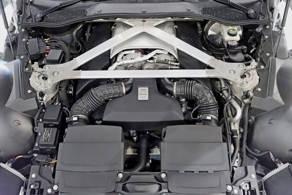 Used 2019 Aston Martin V8 Vantage Coupe RWD image 36