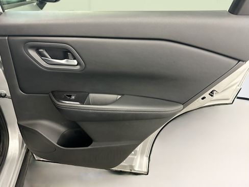 Used 2025 Nissan Rogue SV AWD/4WD image 31