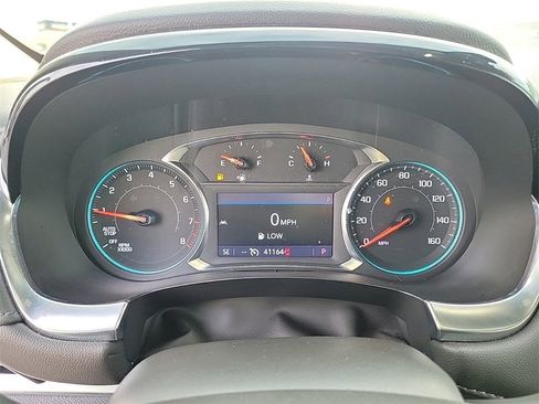 Used 2023 Chevrolet Traverse LT image 24