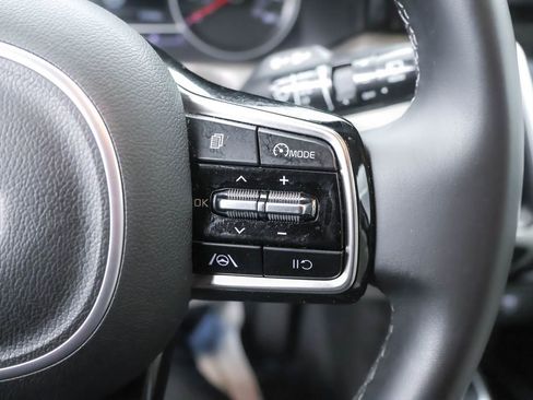 Used 2022 Kia Sorento S image 22