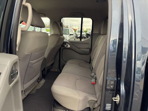 Used 2016 Nissan Frontier SV image 17