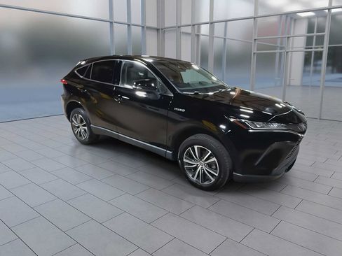 Used 2021 Toyota Venza LE AWD/4WD image 2