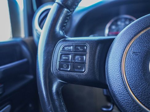 Used 2017 Jeep Wrangler Unlimited Sahara w/ Connectivity Group image 19