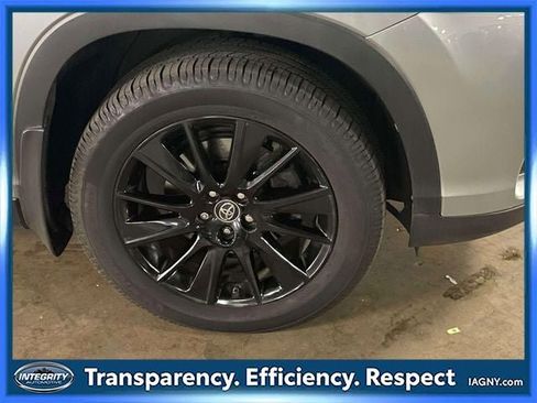 Used 2019 Toyota Highlander SE AWD/4WD image 9