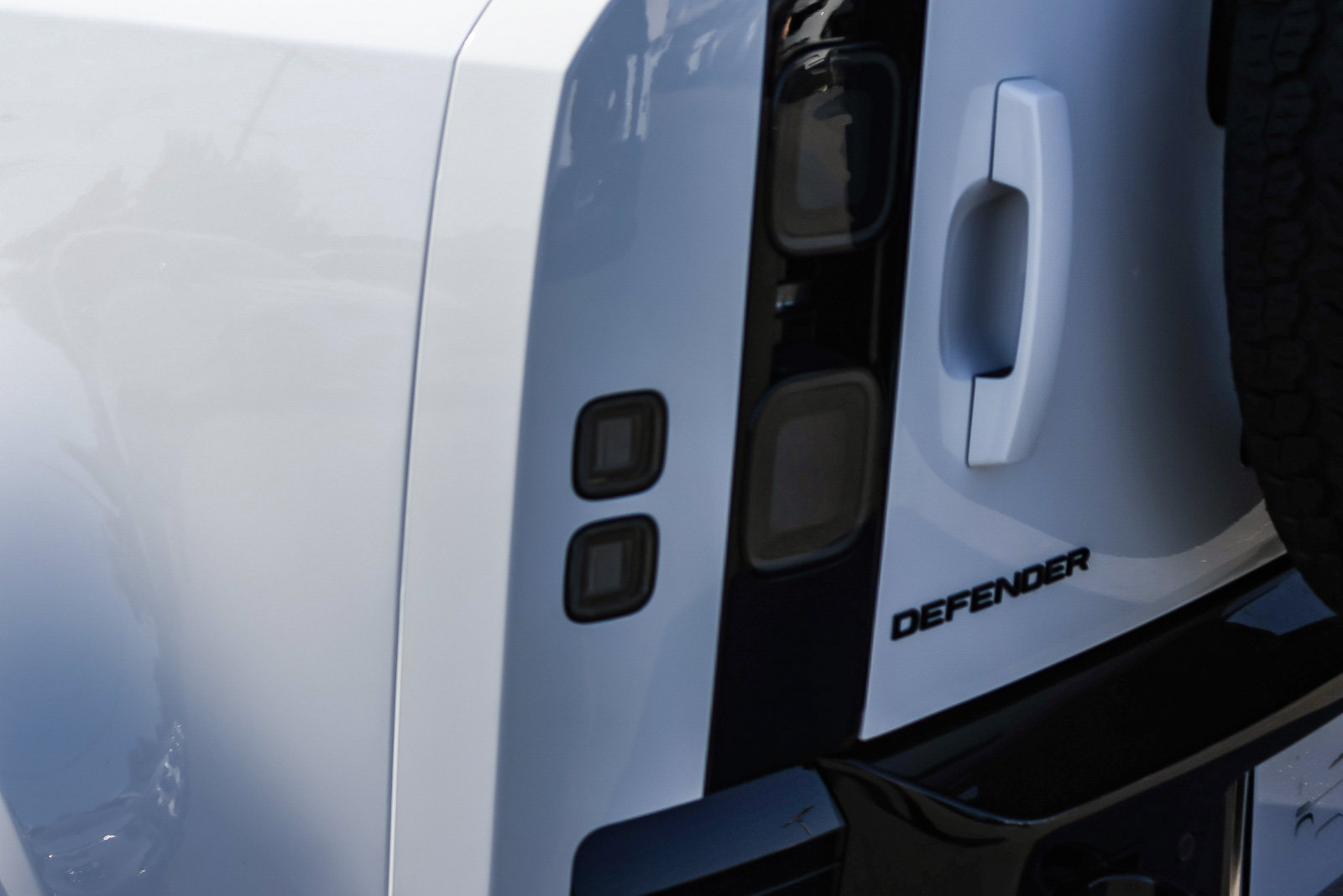 New 2026 Land Rover Defender 110 X-Dynamic SE AWD/4WD image 11