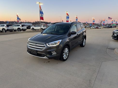 Used 2019 Ford Escape SEL image 1