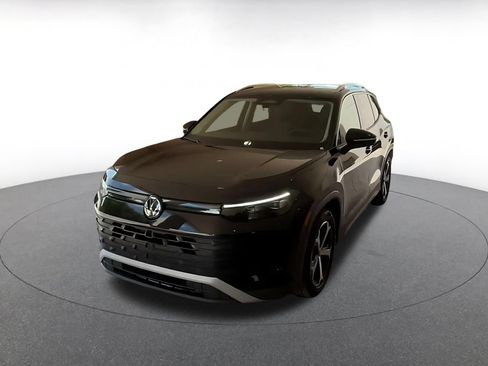 Used 2026 Volkswagen Tiguan SE FWD image 9