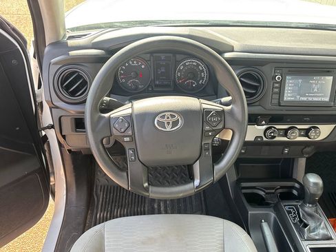 Used 2018 Toyota Tacoma SR RWD image 3