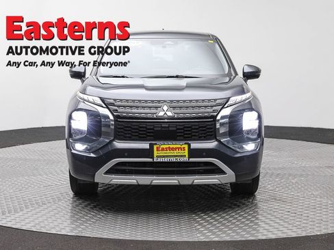 Used 2024 Mitsubishi Outlander SE FWD image 2