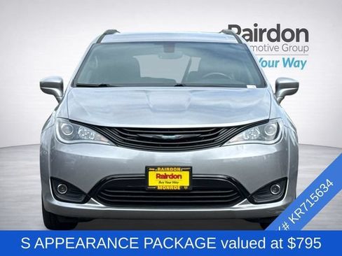 Used 2019 Chrysler Pacifica Touring-L w/ S Appearance Package FWD image 2