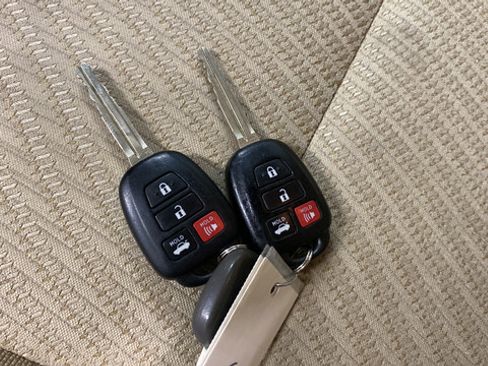 Used 2016 Toyota Camry LE FWD image 20