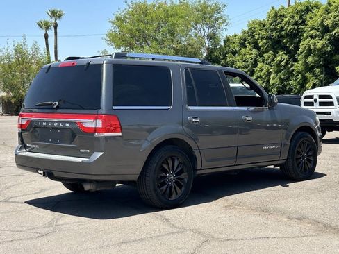 Used 2015 Lincoln Navigator 4WD image 3