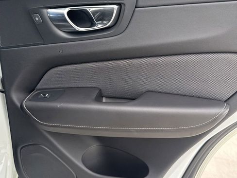 Used 2020 Volvo XC60 T5 R-Design FWD image 24