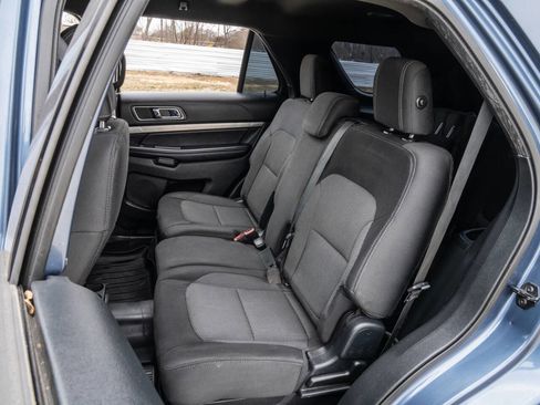 Used 2018 Ford Explorer XLT image 17