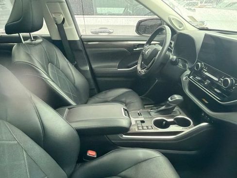 Used 2023 Toyota Highlander Platinum AWD/4WD image 9