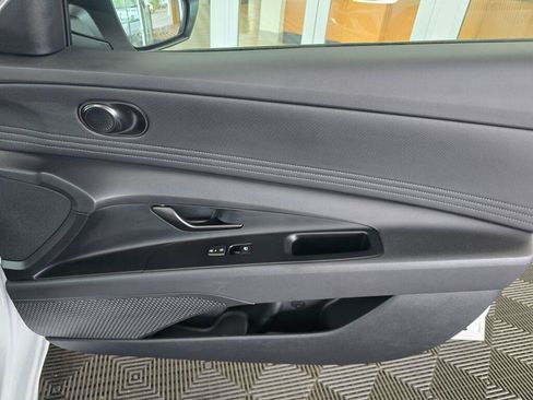 Used 2025 Hyundai Elantra SEL FWD image 40