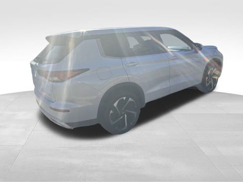 Used 2024 Mitsubishi Outlander SE image 24