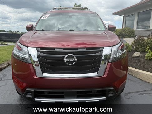 Used 2023 Nissan Pathfinder SL w/ Black Appearance Package AWD/4WD image 2
