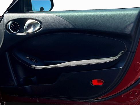 Used 2014 Nissan 370Z Coupe image 16