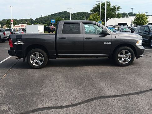 Used 2017 RAM 1500 Express AWD/4WD image 3