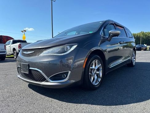 Certified 2019 Chrysler Pacifica Limited FWD image 28