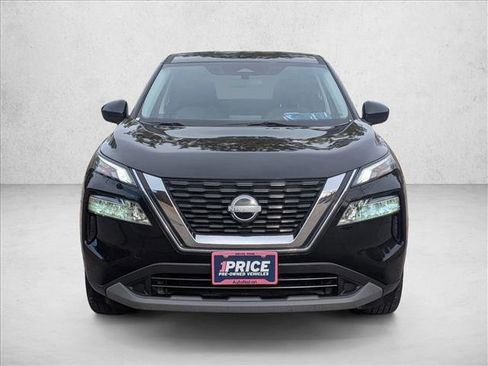 Used 2023 Nissan Rogue SV image 2