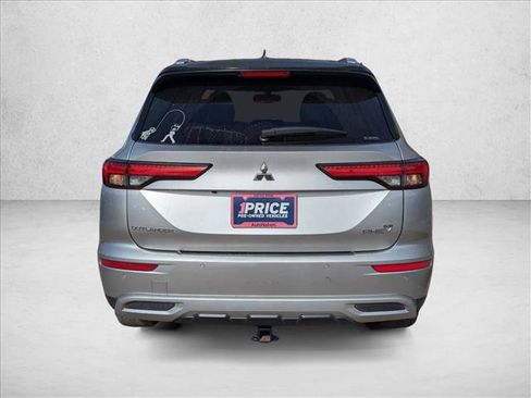 Used 2023 Mitsubishi Outlander SE image 6