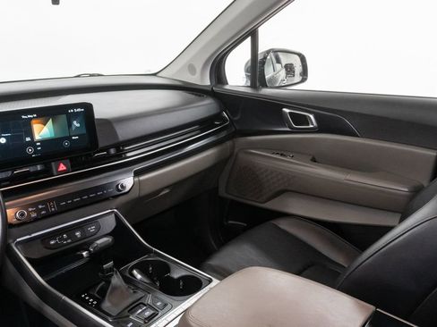 Used 2025 Kia Carnival FWD image 14
