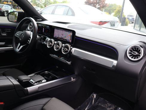 Used 2020 Mercedes-Benz GLB 250 4MATIC w/ AMG Line image 27