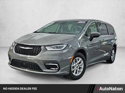 Used 2023 Chrysler Pacifica Touring-L