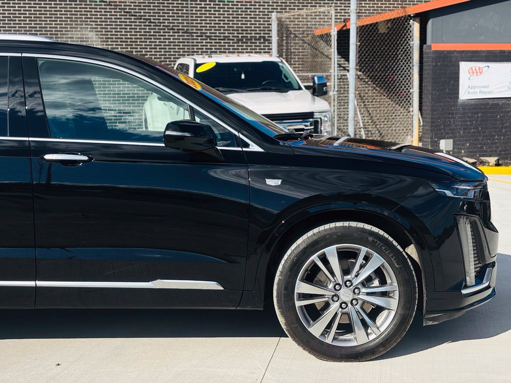Used 2025 Cadillac XT6 Premium Luxury w/ Technology Package AWD/4WD image 5