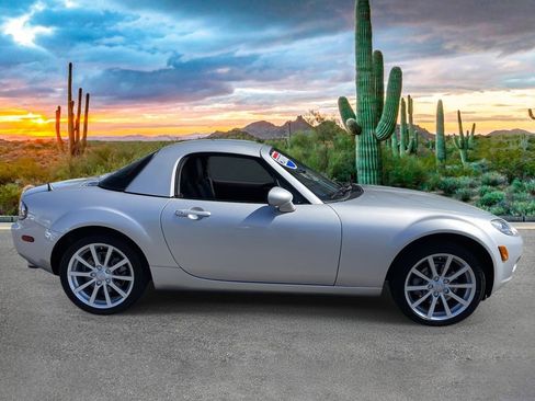 Used 2006 MAZDA MX-5 Miata Grand Touring w/ Premium Pkg image 2