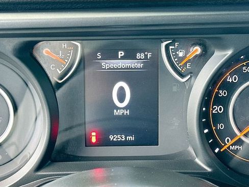 Used 2024 Jeep Wrangler Sport S image 12