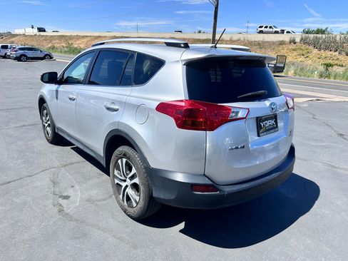 Used 2015 Toyota RAV4 LE AWD/4WD image 4